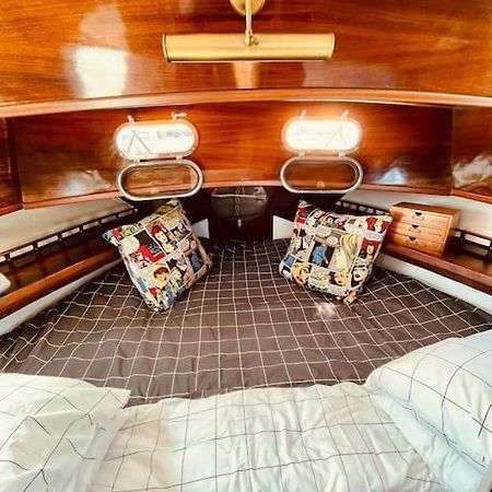 فندق Vintage Classic 70S Boat! سان أدريان دي بيزوس المظهر الخارجي الصورة