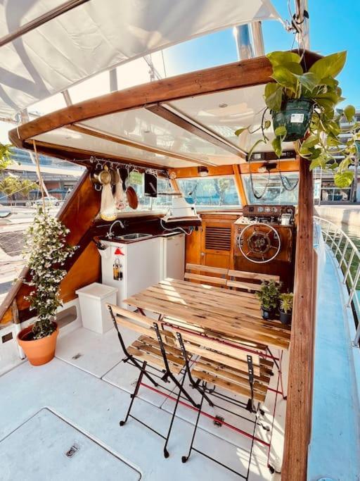 فندق Vintage Classic 70S Boat! سان أدريان دي بيزوس المظهر الخارجي الصورة