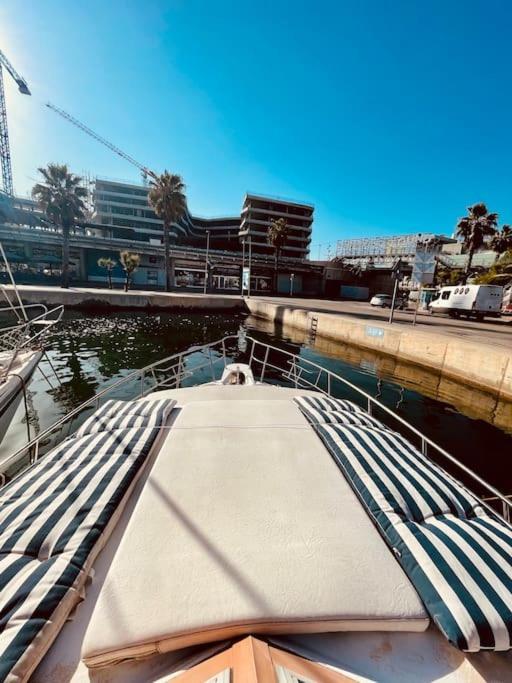 فندق Vintage Classic 70S Boat! سان أدريان دي بيزوس المظهر الخارجي الصورة