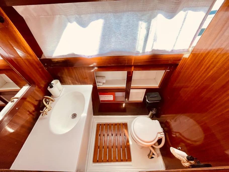 فندق Vintage Classic 70S Boat! سان أدريان دي بيزوس المظهر الخارجي الصورة