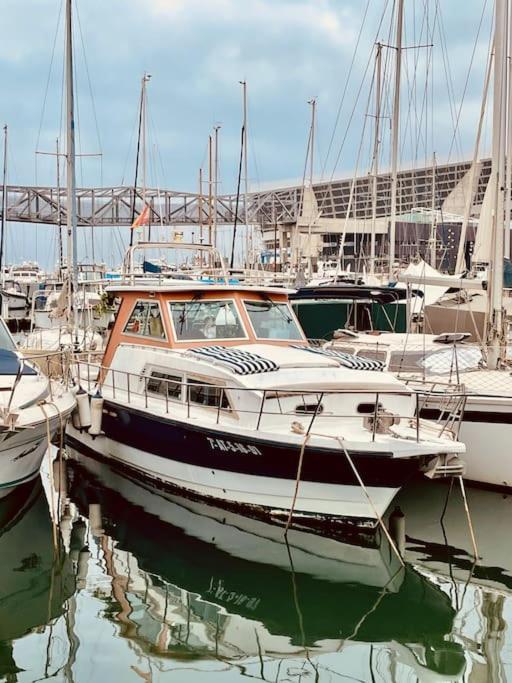 فندق Vintage Classic 70S Boat! سان أدريان دي بيزوس المظهر الخارجي الصورة
