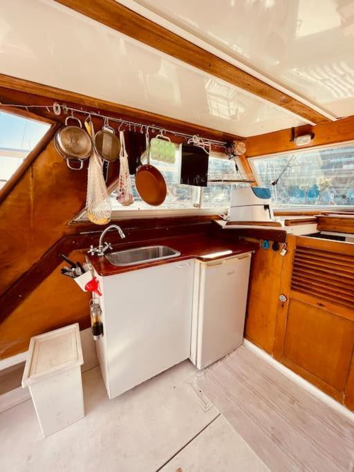 فندق Vintage Classic 70S Boat! سان أدريان دي بيزوس المظهر الخارجي الصورة