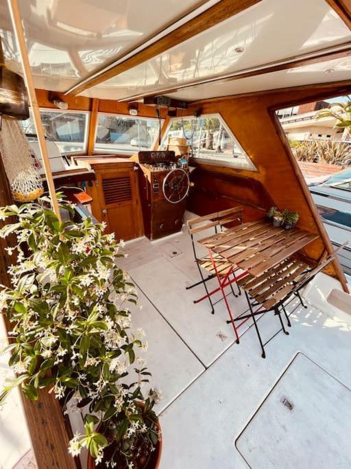 فندق Vintage Classic 70S Boat! سان أدريان دي بيزوس المظهر الخارجي الصورة