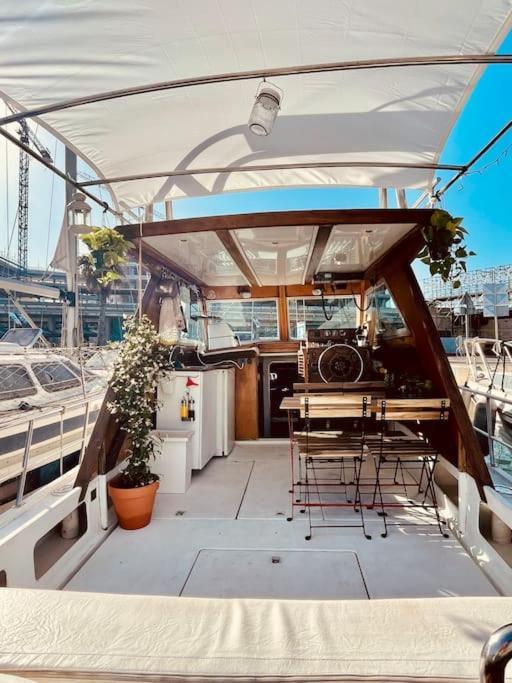 فندق Vintage Classic 70S Boat! سان أدريان دي بيزوس المظهر الخارجي الصورة