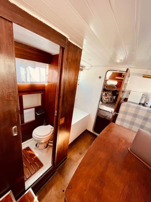 فندق Vintage Classic 70S Boat! سان أدريان دي بيزوس المظهر الخارجي الصورة