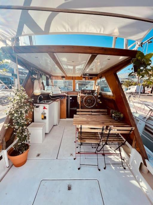 فندق Vintage Classic 70S Boat! سان أدريان دي بيزوس المظهر الخارجي الصورة