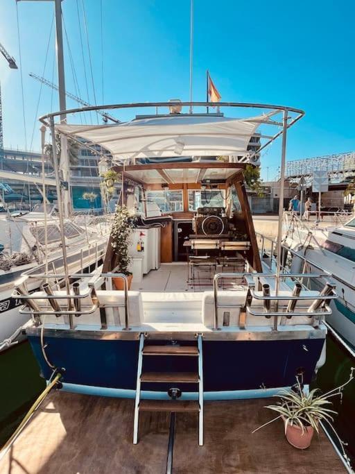 فندق Vintage Classic 70S Boat! سان أدريان دي بيزوس المظهر الخارجي الصورة