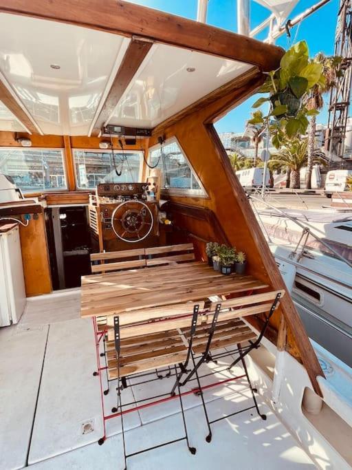 فندق Vintage Classic 70S Boat! سان أدريان دي بيزوس المظهر الخارجي الصورة